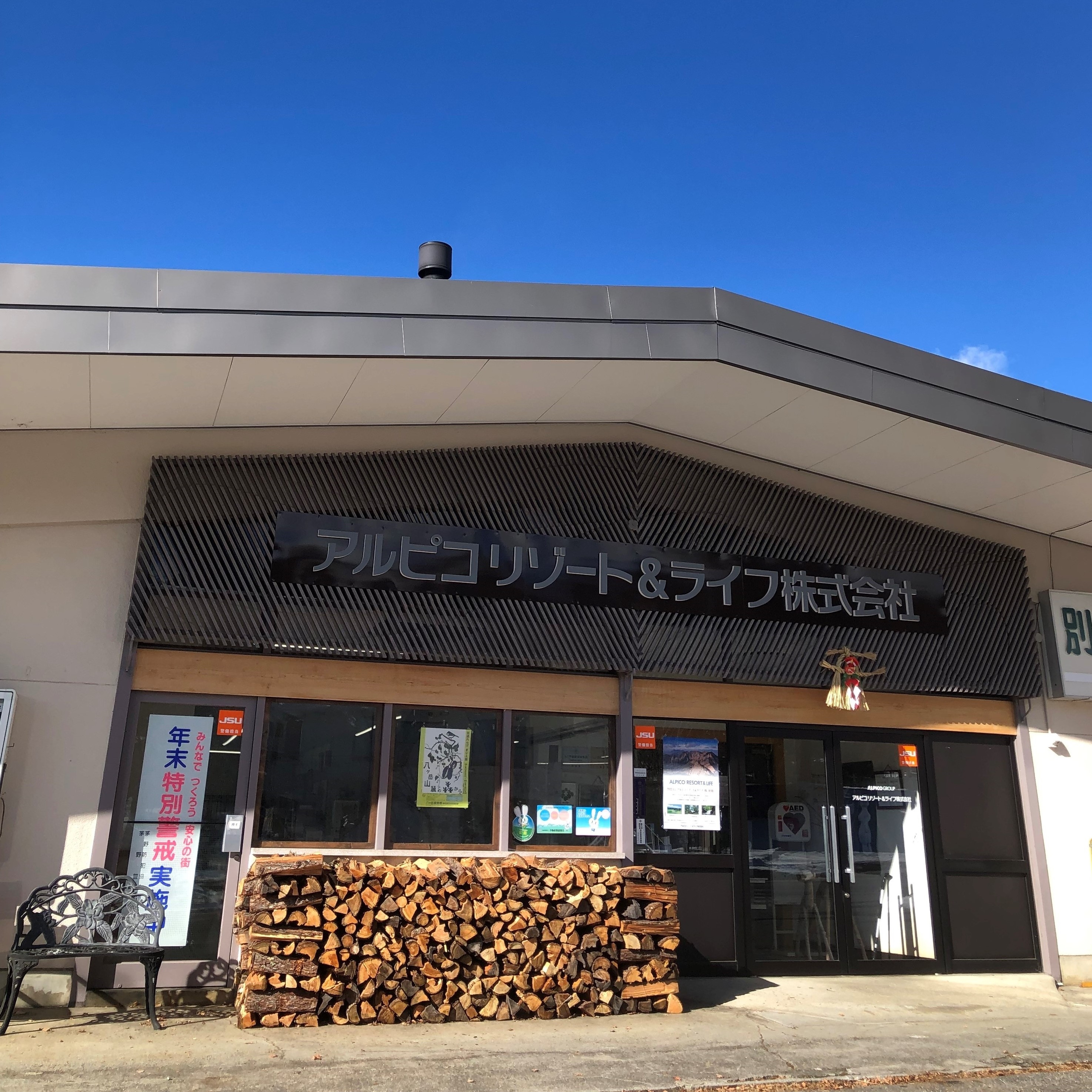 外観1 四角.jpg