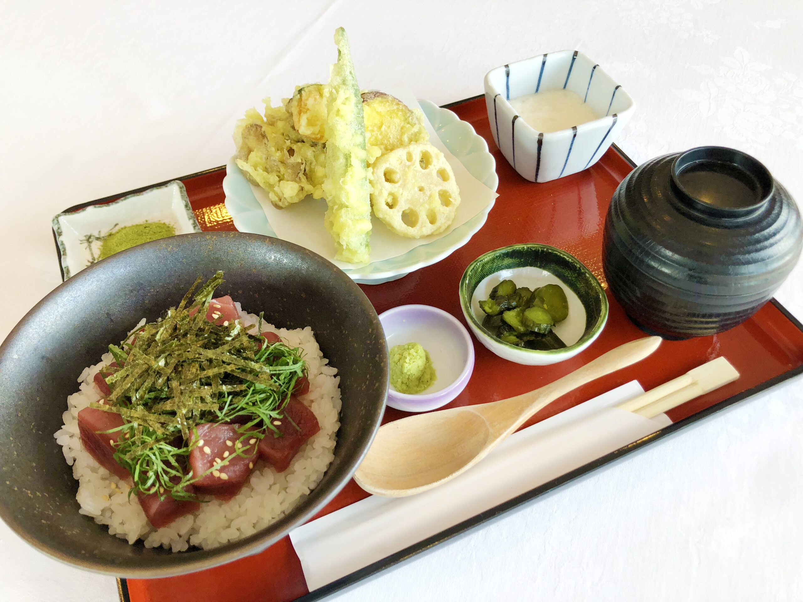 マグロ山かけ丼と秋野菜の天ぷらセット