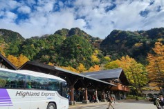 上高地バスターミナルの紅葉