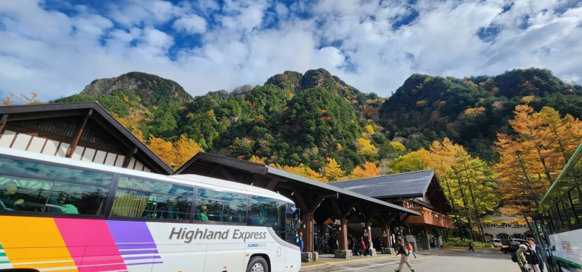 上高地バスターミナルの紅葉