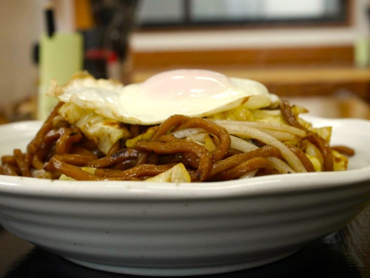 たけしやのやきそば全景