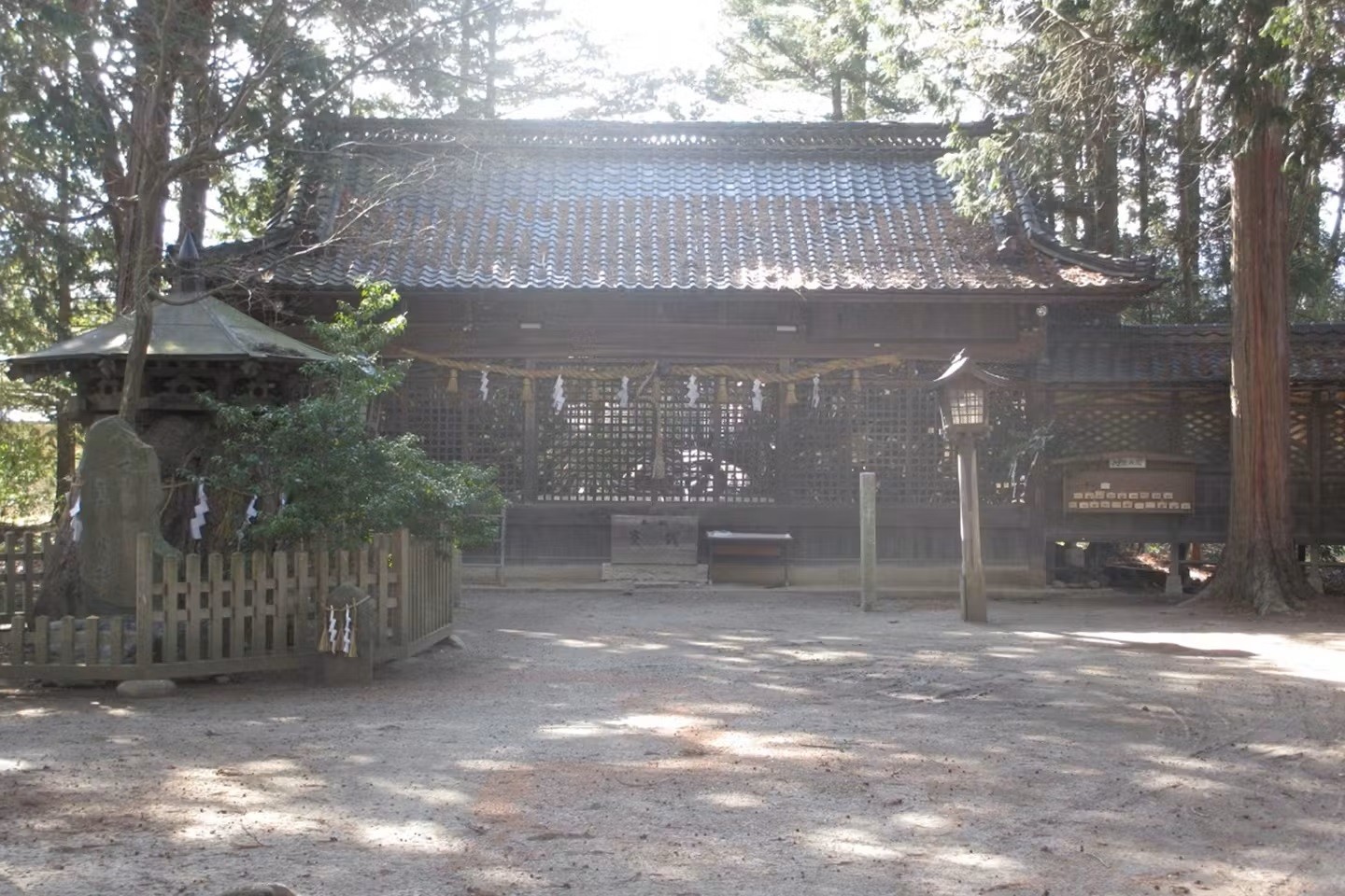 三柱神社（四柱神社）