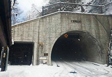 写真：釜トンネル