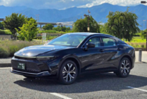 写真：トヨタ クラウン クロスオーバー4WD VIPタクシー