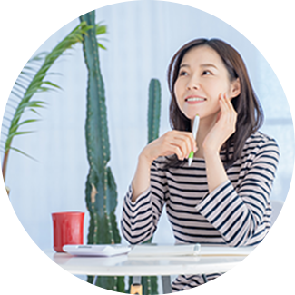 写真：家計簿をつける人