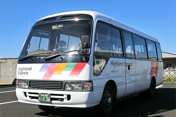 写真：マイクロバス