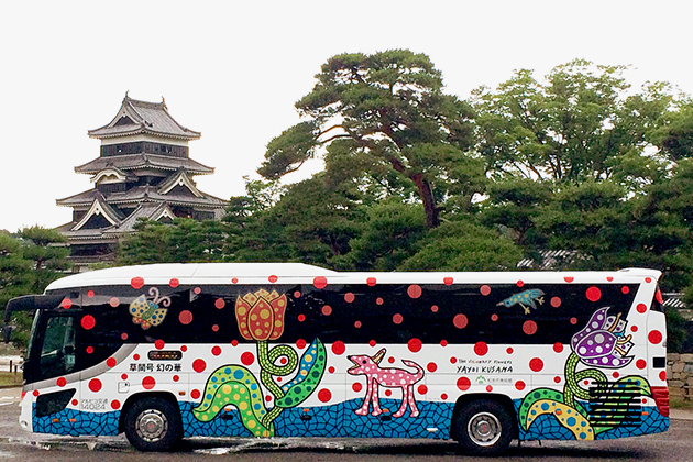 写真：バスラッピング広告のイメージ