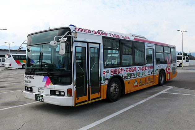 写真：バスラッピング広告のイメージ