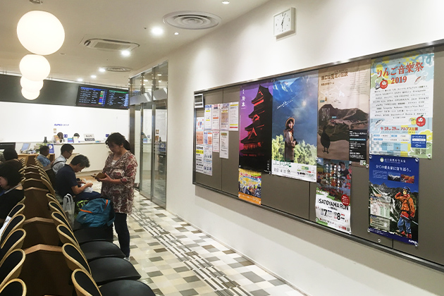 写真：バスターミナル内ポスター広告イメージ