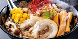 梓川ＳＡ上り線新商品・丸正醸造コラボ味噌ラーメン　白、赤